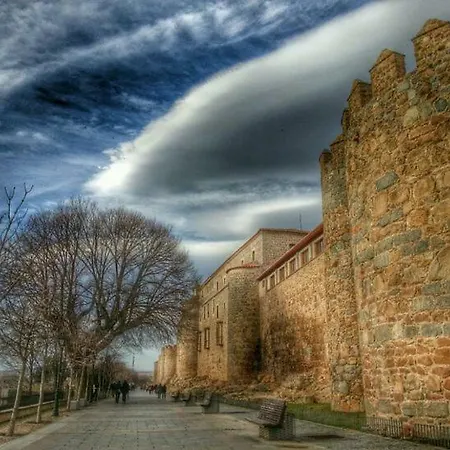 La Flor De Lis Avila