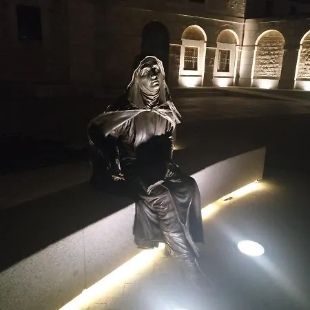 La Flor De Lis Avila